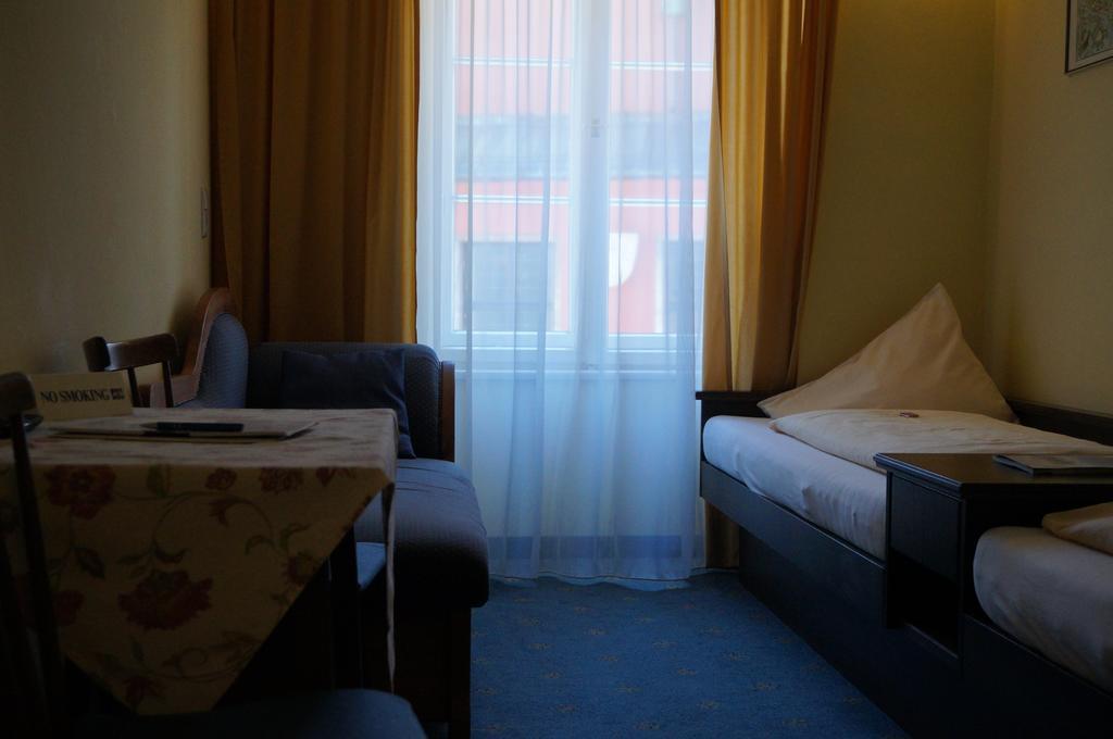 Hotel Happ Innsbruck Kamer foto