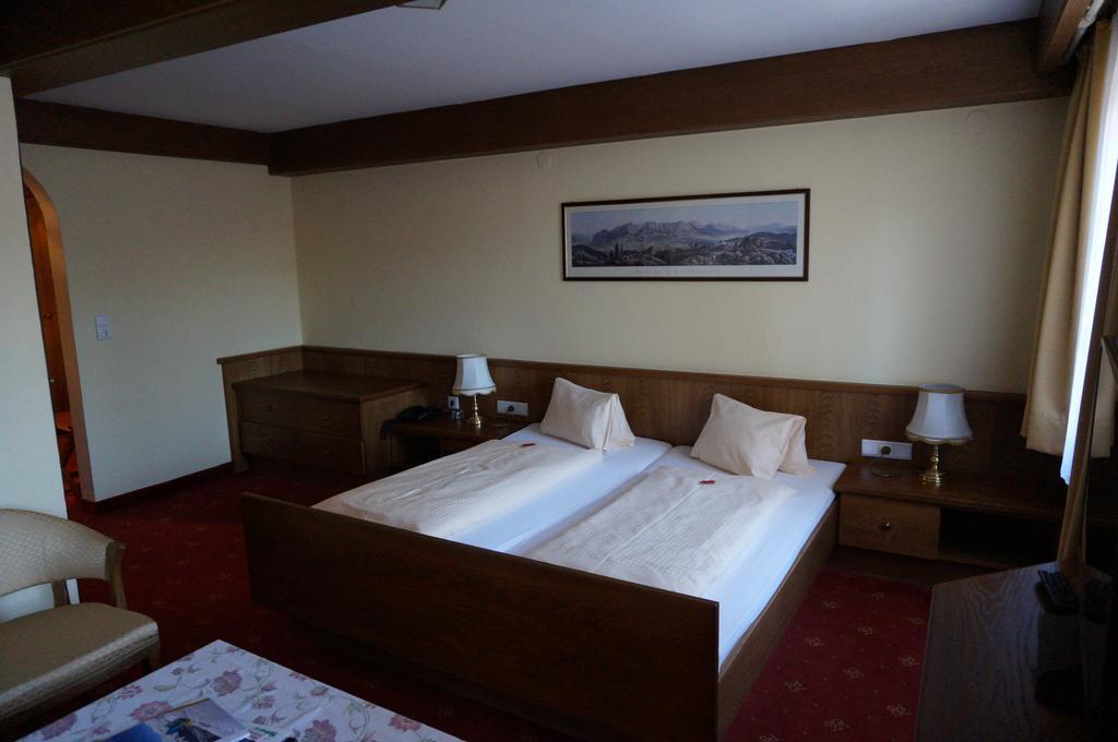 Hotel Happ Innsbruck Kamer foto